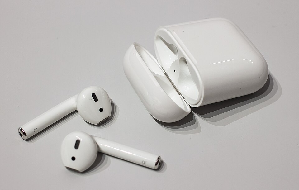 AirPods 4 / Pro on eBay